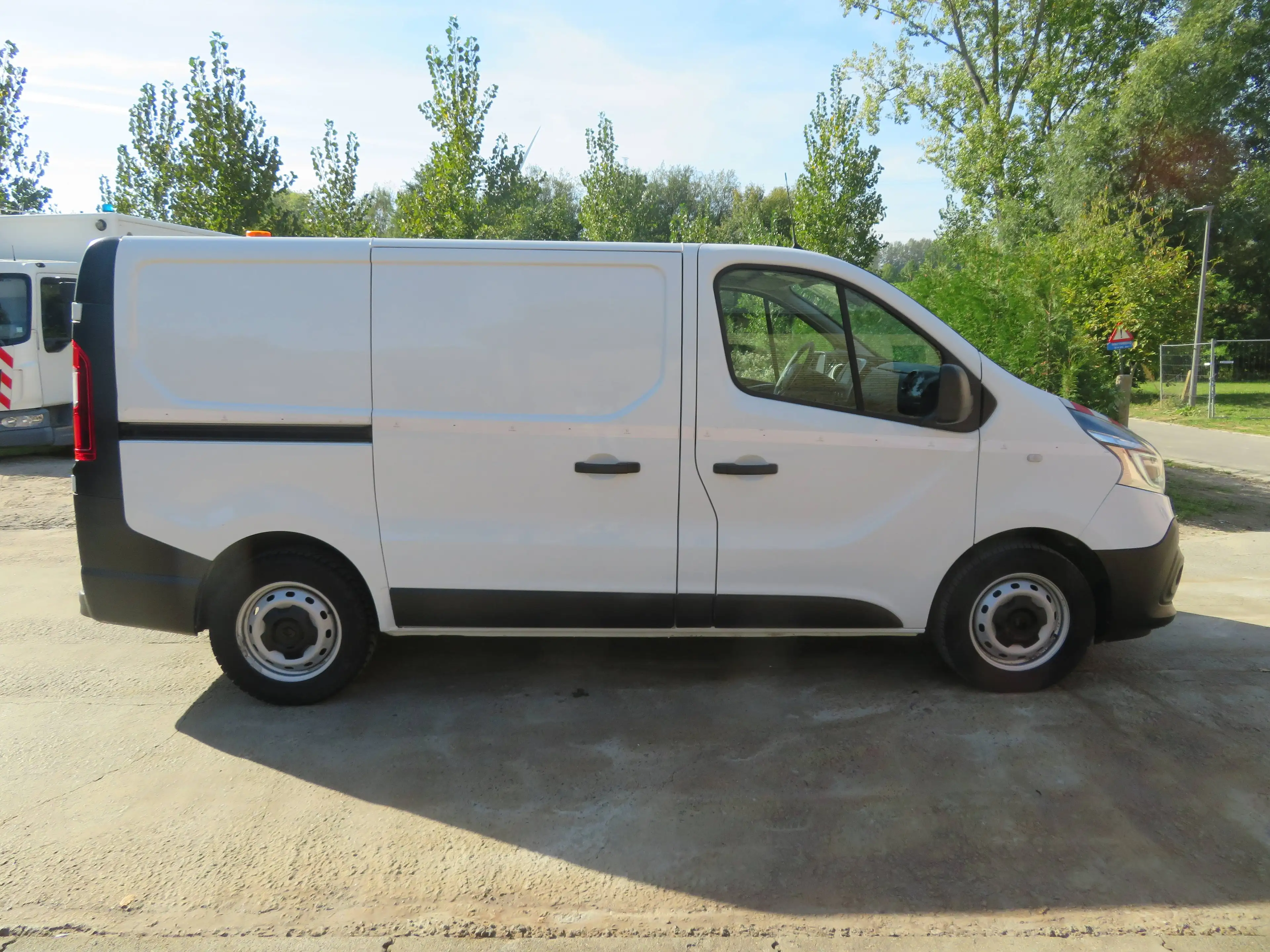 Renault Trafic 2.0dCi - L1H1 — photo 8
