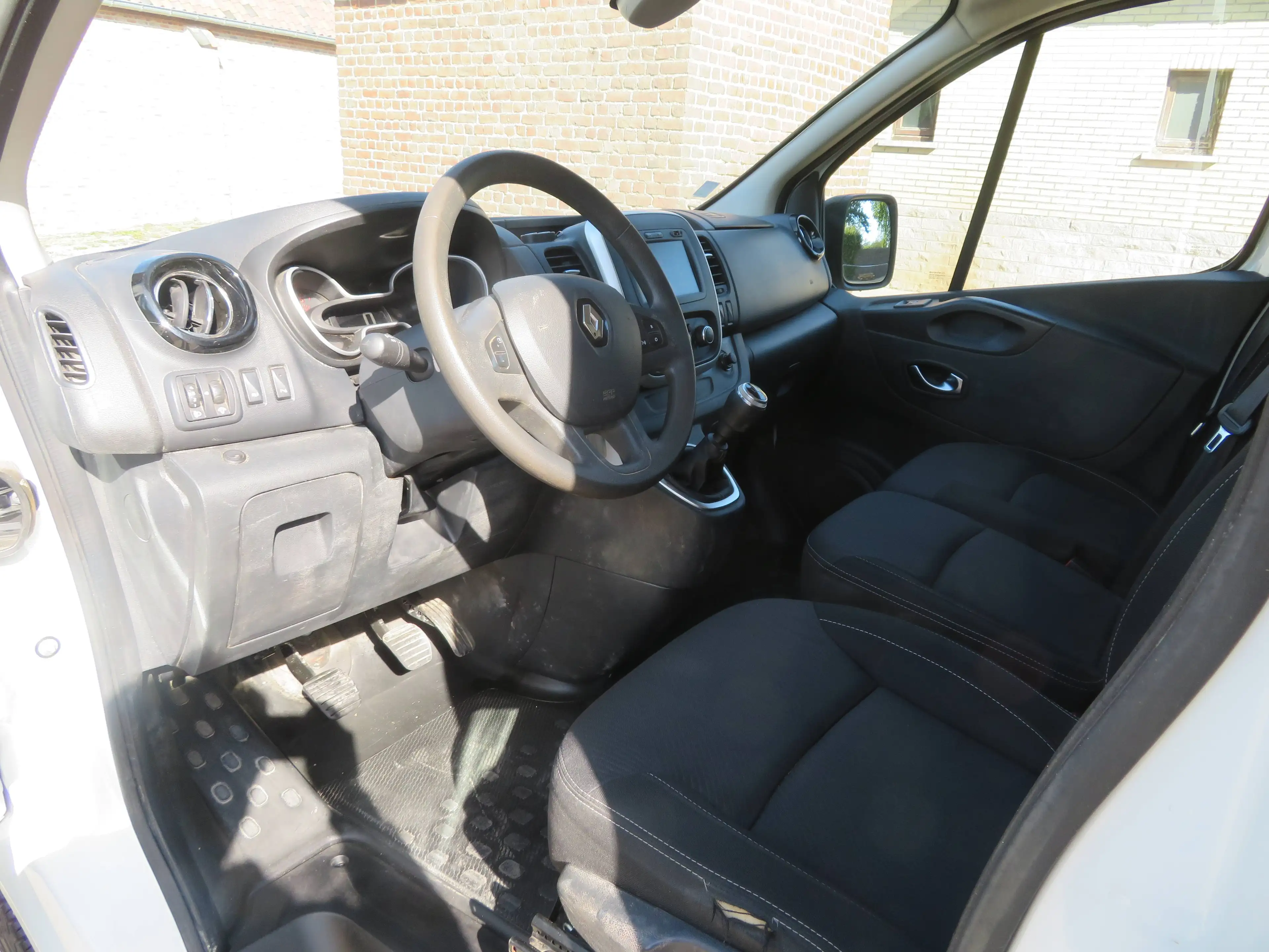 Renault Trafic 2.0dCi - L1H1 — photo 11