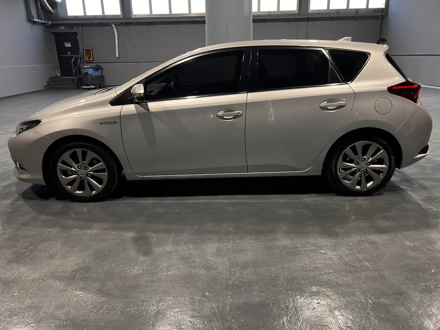 Toyota Auris 1.8h Lounge cvt my17 - 2