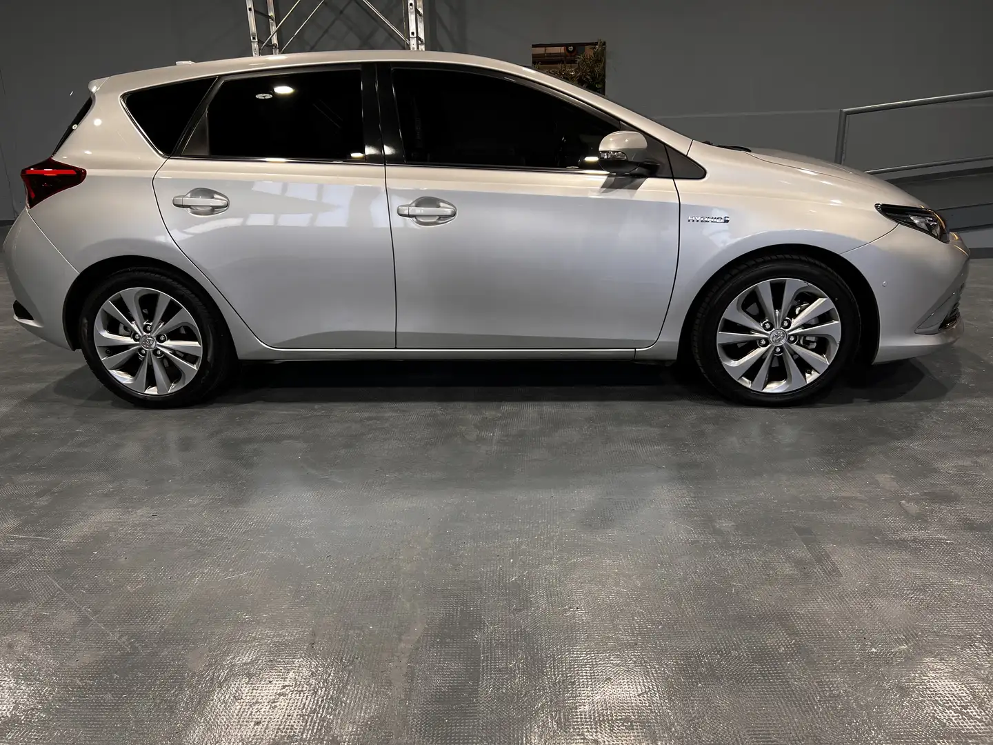 Toyota Auris 1.8h Lounge cvt my17 - 1