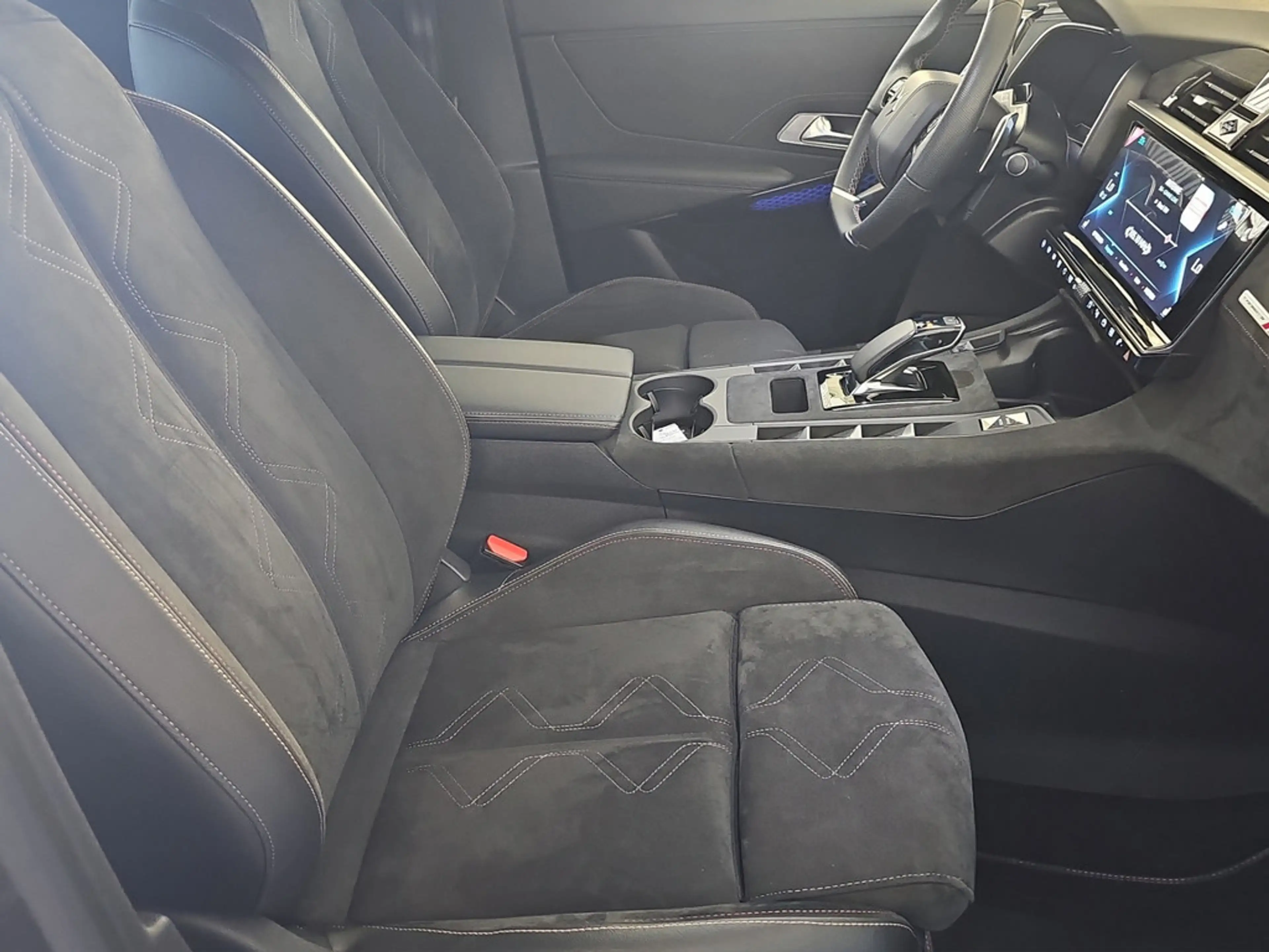 DS Automobiles DS 7 E-Tense 225 Performance Line + PDC SHZ — photo 14