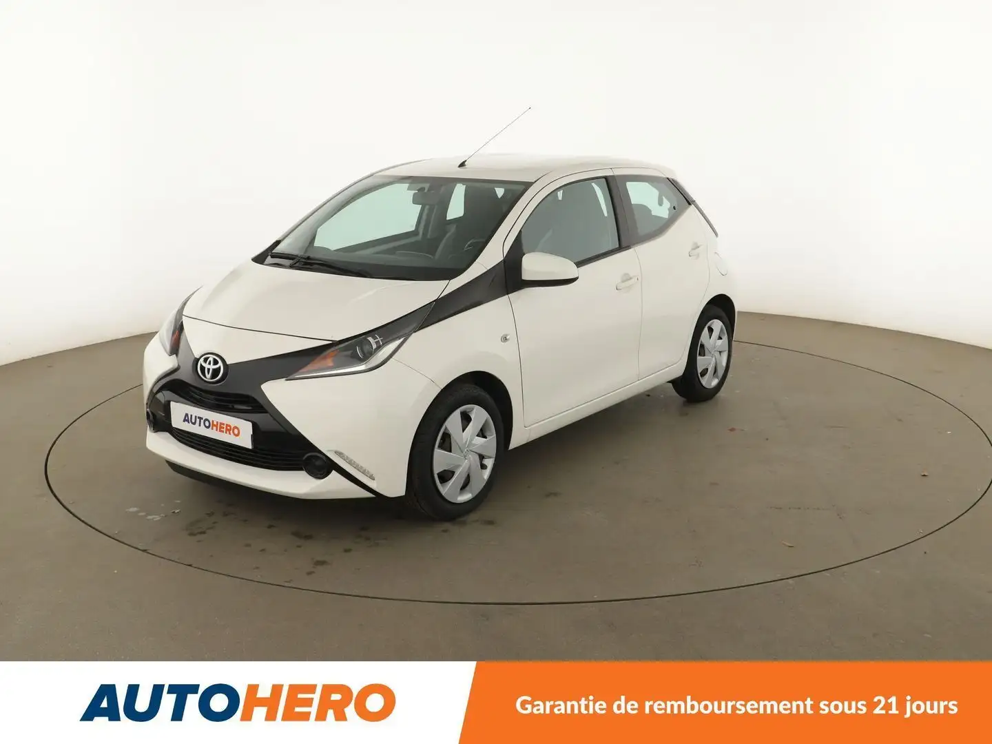 Toyota Aygo 1.0 VVT-i X-Play Blanc - 1