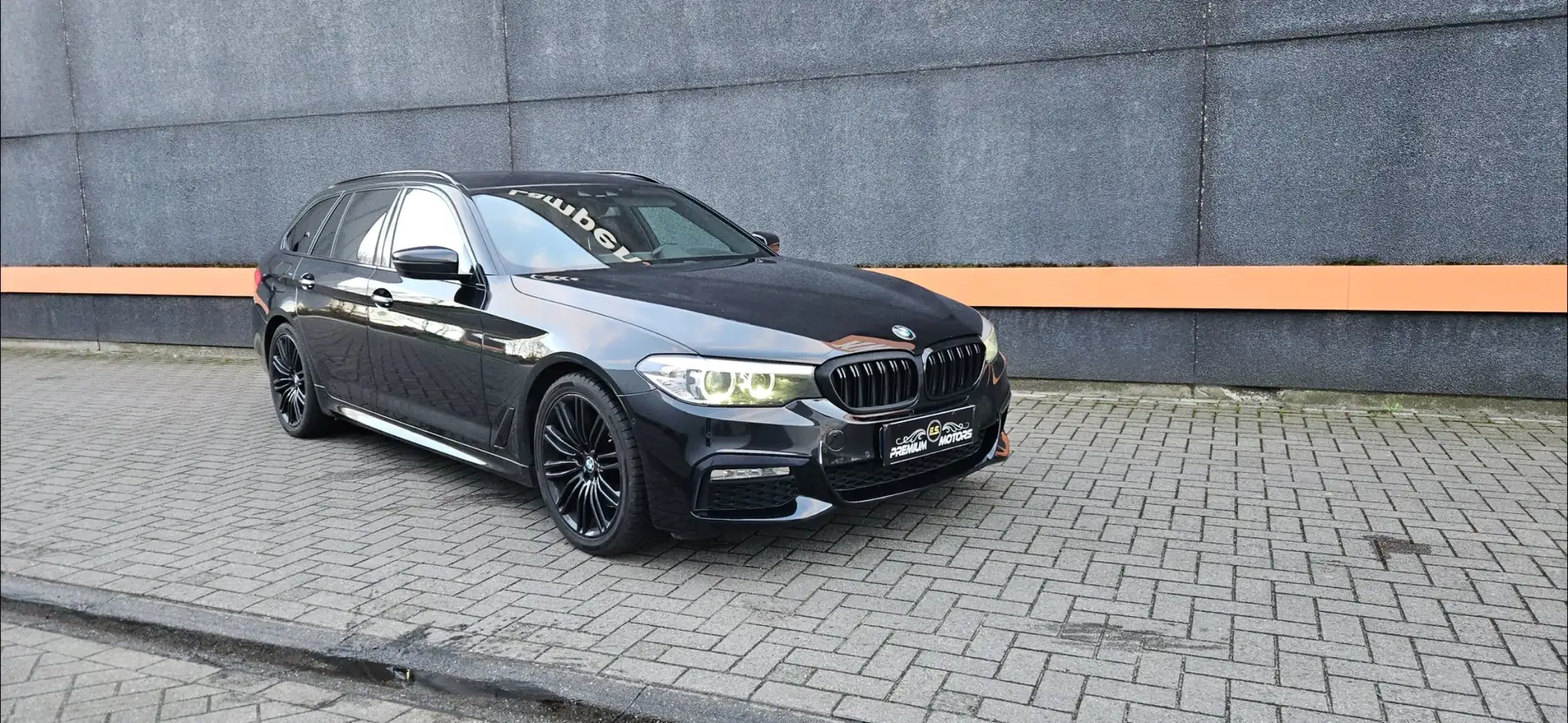 BMW 530 Touring 530i M PACK NAVI PROF/DISPLAY KEY/TOPSTAAT Zwart - 1