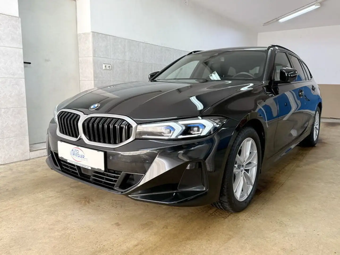 BMW 318 d ''LED-Curved Display-Sportsitze-Kamera-AHK'' Schwarz - 1