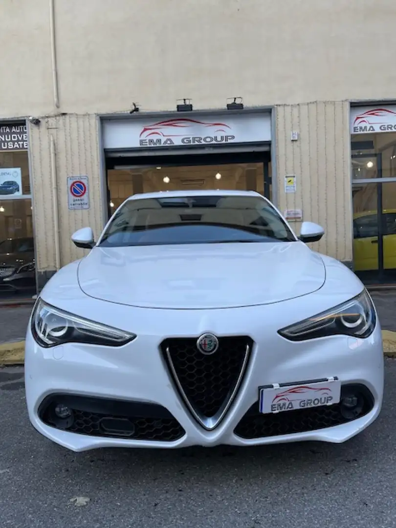 Alfa Romeo Stelvio 2.2 Turbodiesel 210 CV AT8 Q4 Executive Bianco - 1