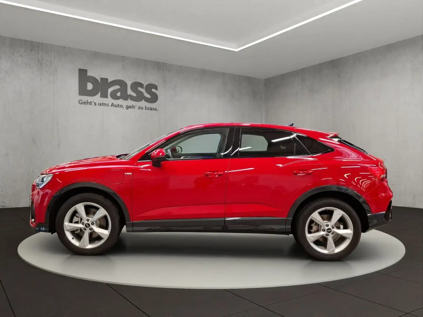 Audi Q3 S line 45 e 180(245) kW(PS) Rouge - 2