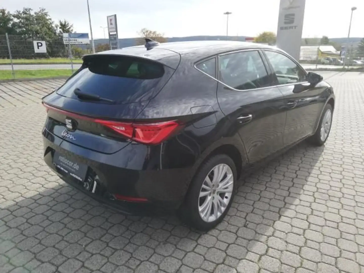 SEAT Leon LEON STYLE EDITION 1.5 ETSI DSG SITZHEIZ. NAVI Schwarz - 2