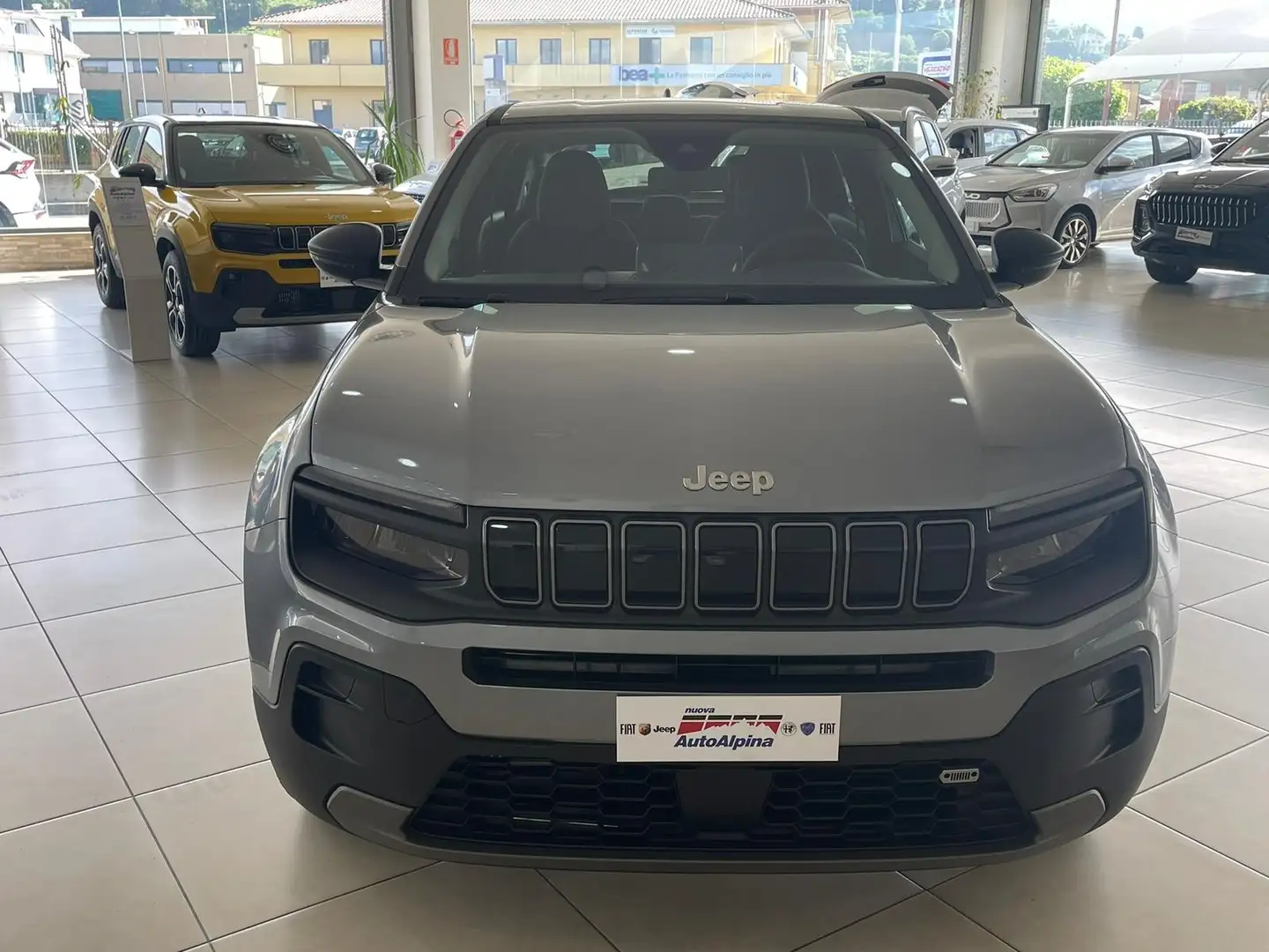Jeep Avenger Ice My25 Avenger Longitude 1.2 100cv Grau - 2