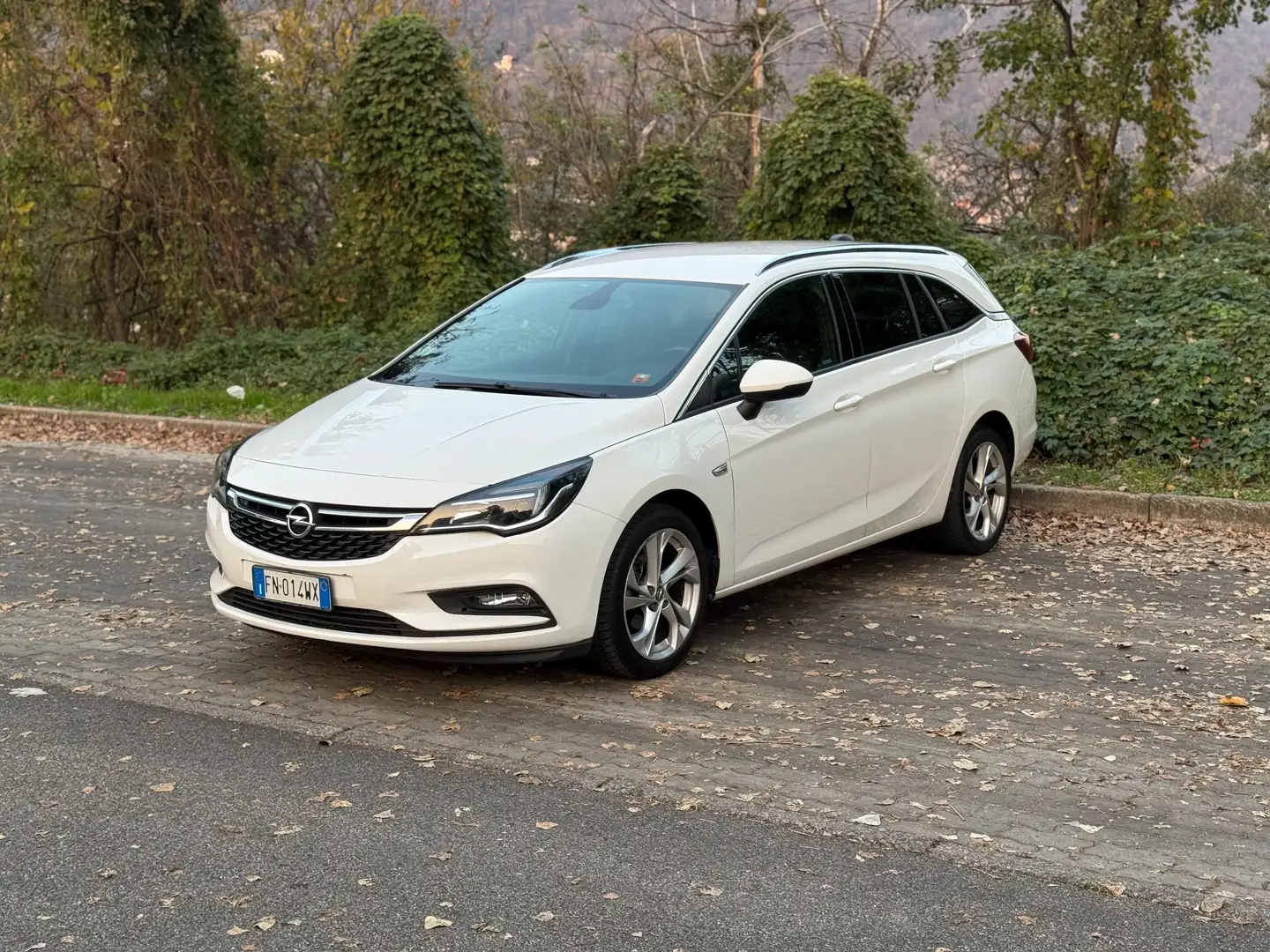 Opel Astra Sports Tourer 1.6 cdti *OK NEOPATENTATI* Bianco - 1