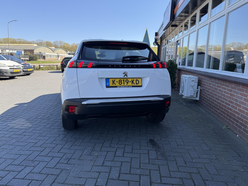 Peugeot 2008 1.2 PureTech Blue Lease Active — photo 4