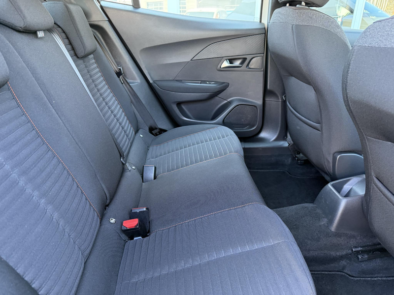 Peugeot 2008 1.2 PureTech Blue Lease Active — photo 24