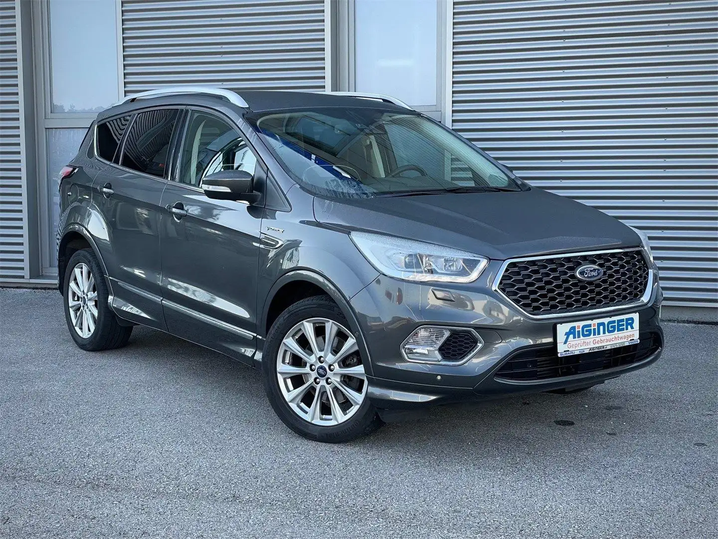 Ford Kuga Vignale 180PS Diesel AWD Grau - 1