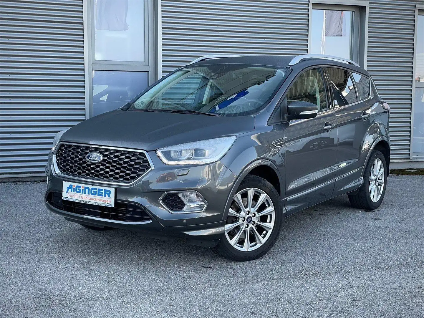 Ford Kuga Vignale 180PS Diesel AWD Grau - 2