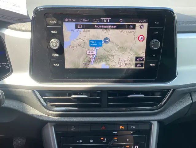 Volkswagen T-Roc view 6