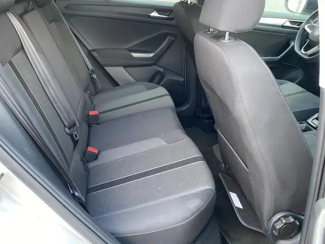 Volkswagen T-Roc view 12