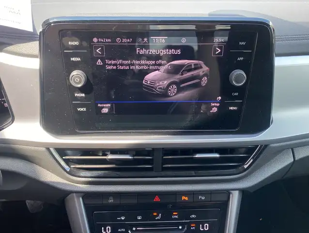 Volkswagen T-Roc view 9