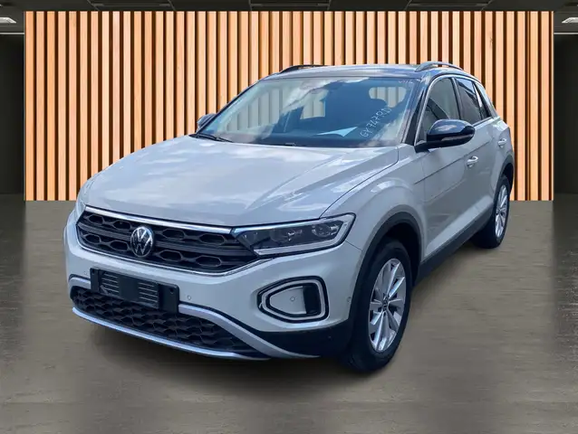 Volkswagen T-Roc view 2