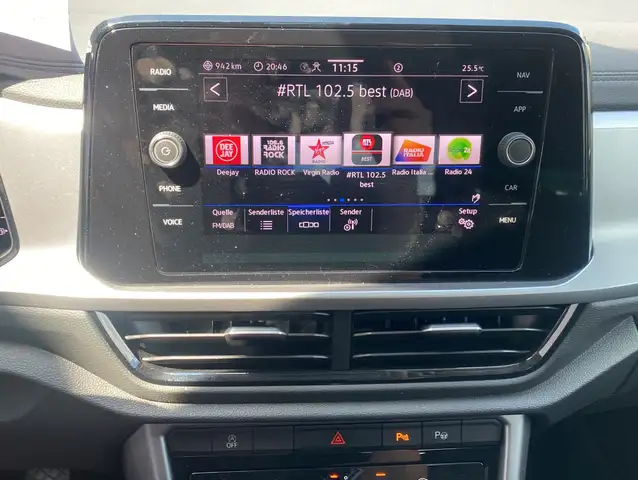Volkswagen T-Roc view 7