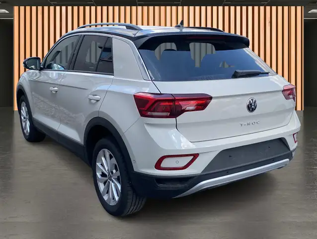 Volkswagen T-Roc view 16