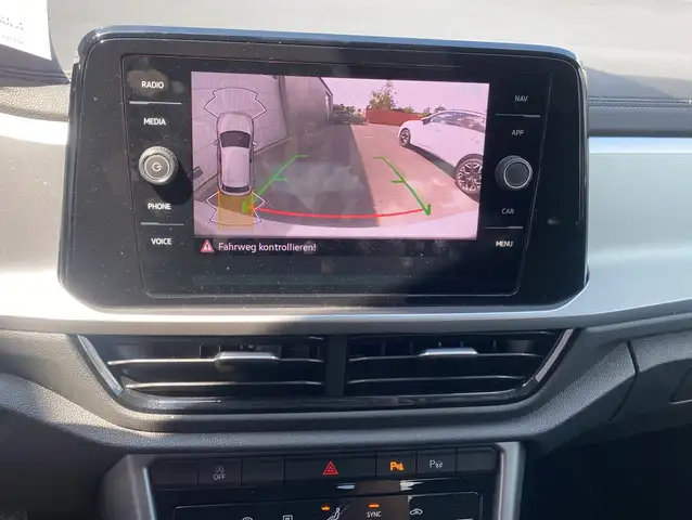 Volkswagen T-Roc view 4