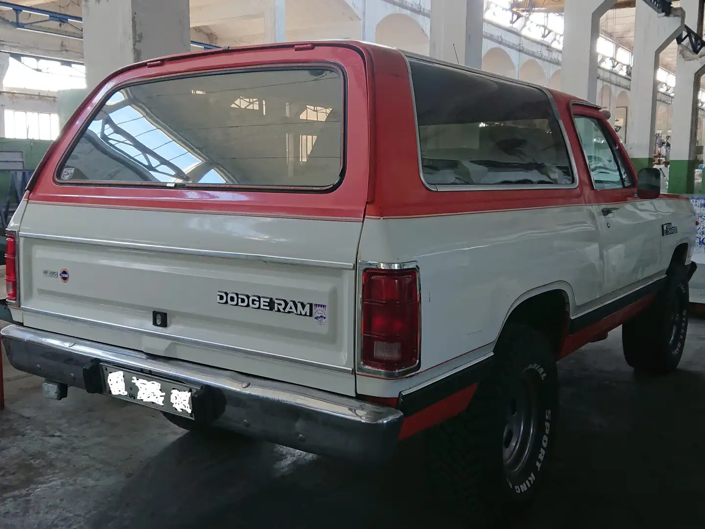 Dodge RAMCHARGER - AW 150 - ROYAL SE Білий - 2