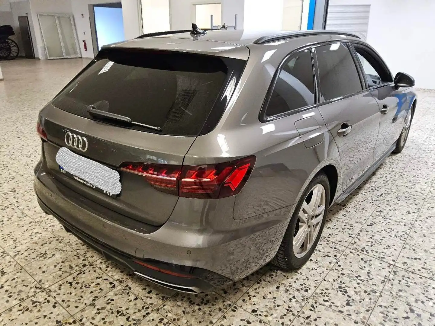 Audi A4 Avant 35 TDI S-tronic S line Klima Navi Grau - 2
