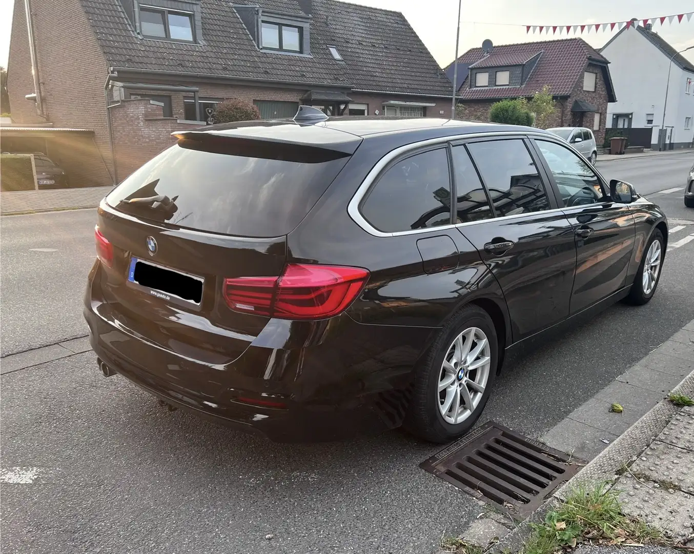 BMW 320 320d Touring Aut. Advantage - 1