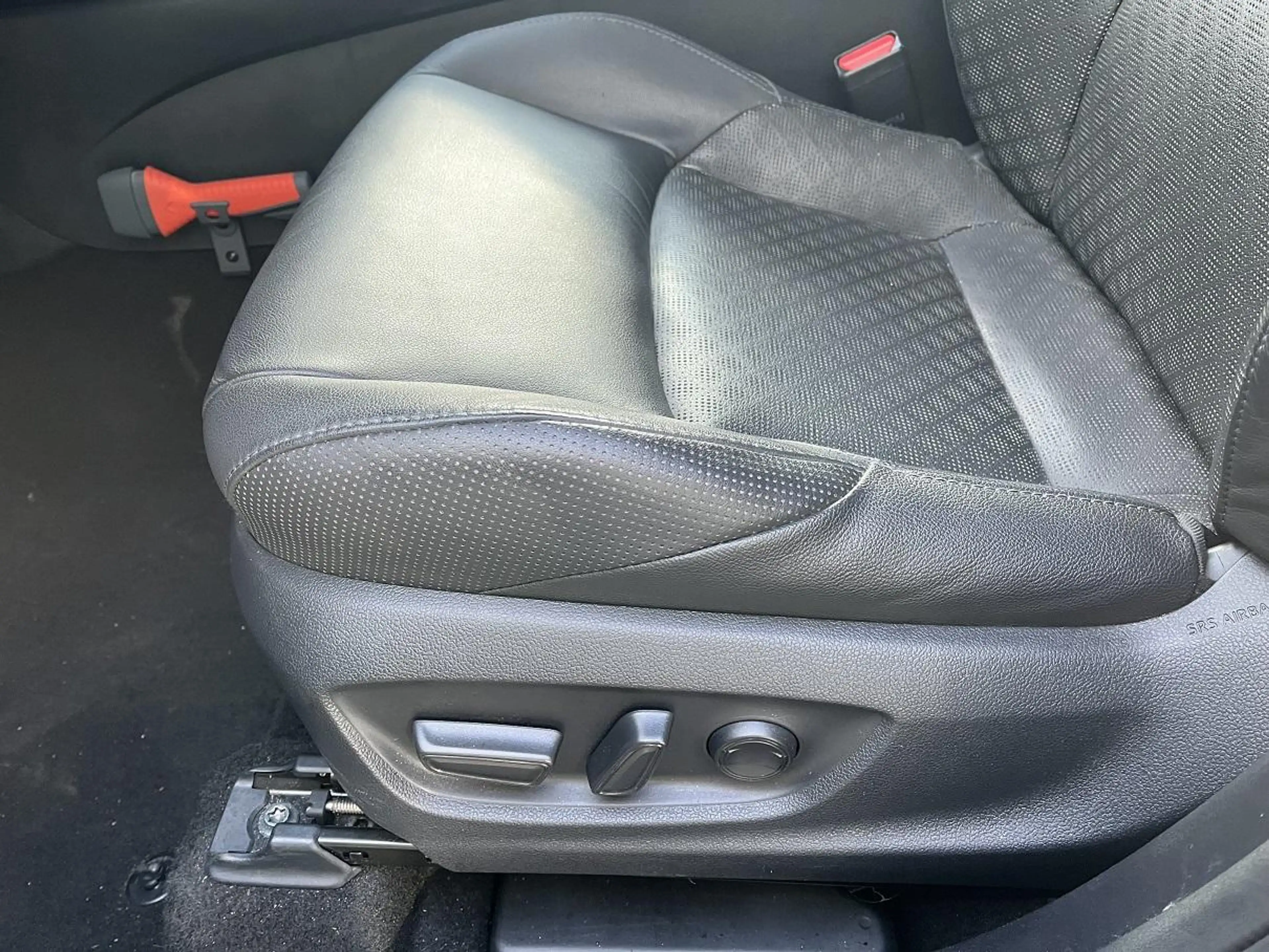 Toyota C-HR 1.8 Hybrid Executive | NL-Auto | Lederen bekleding — photo 9