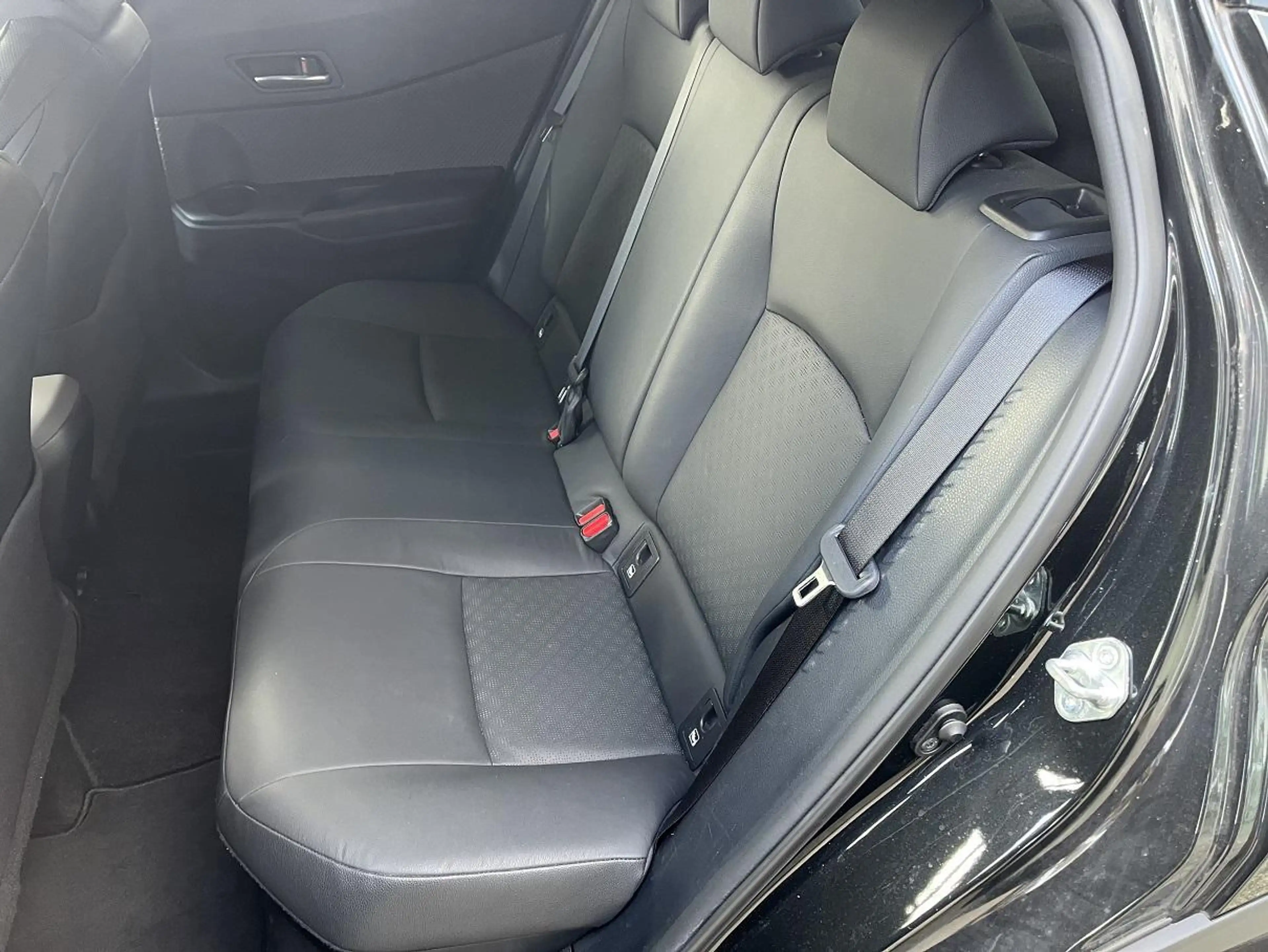 Toyota C-HR 1.8 Hybrid Executive | NL-Auto | Lederen bekleding — photo 10