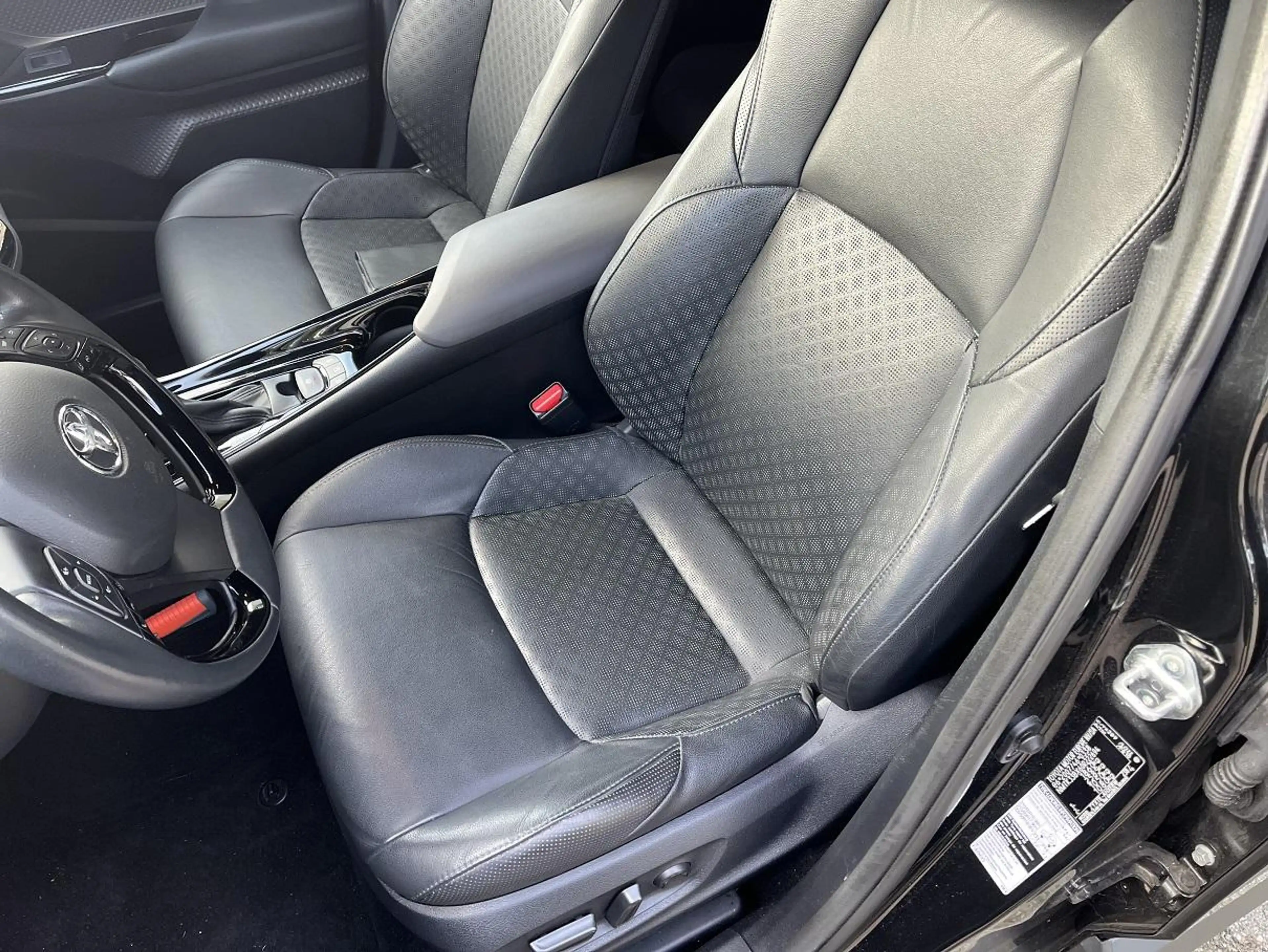 Toyota C-HR 1.8 Hybrid Executive | NL-Auto | Lederen bekleding — photo 8