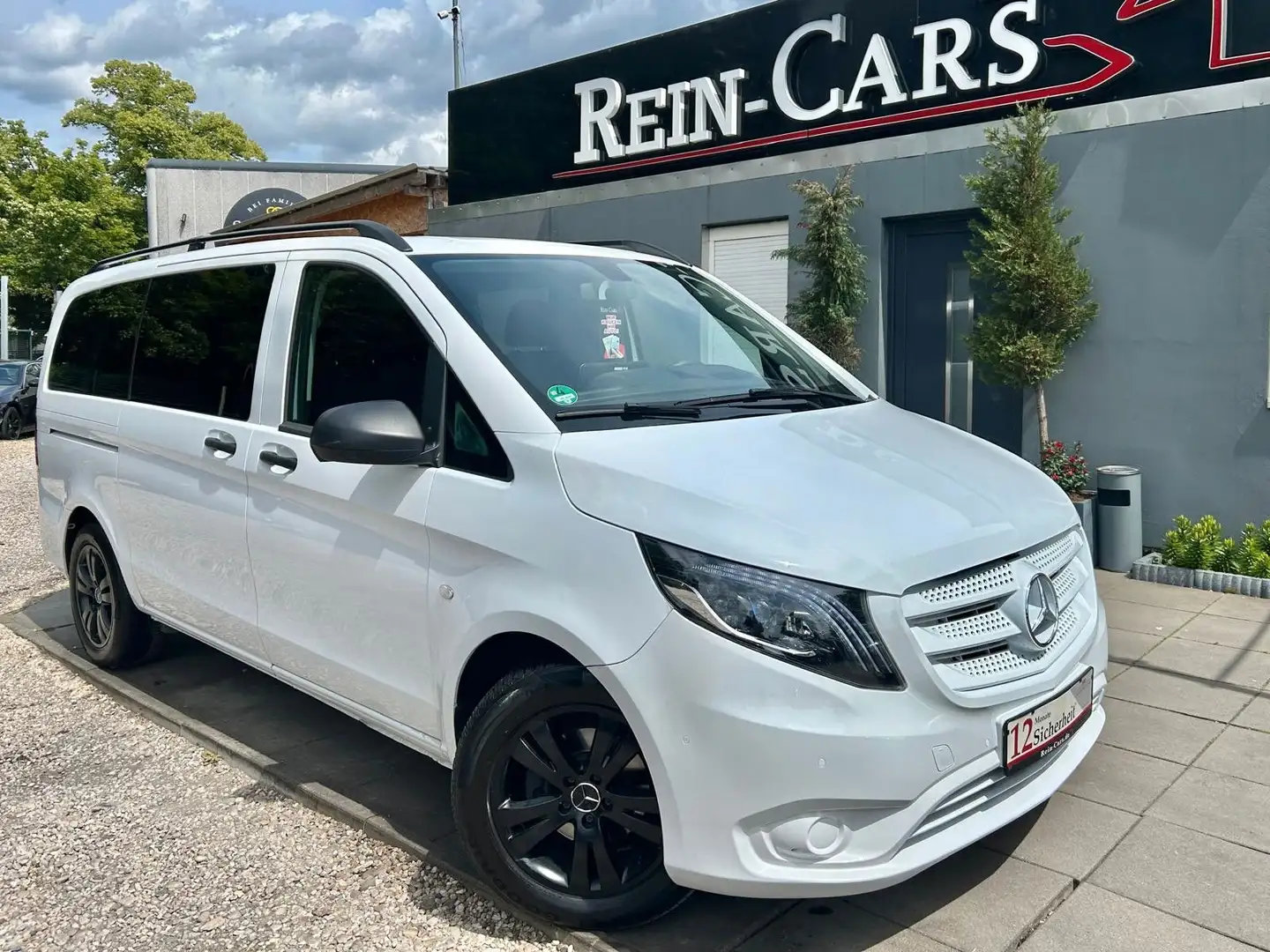 Mercedes-Benz Vito Tourer 116 CDI BT Pro lang/AUTOM/9-SITZ/NAV bijela - 1