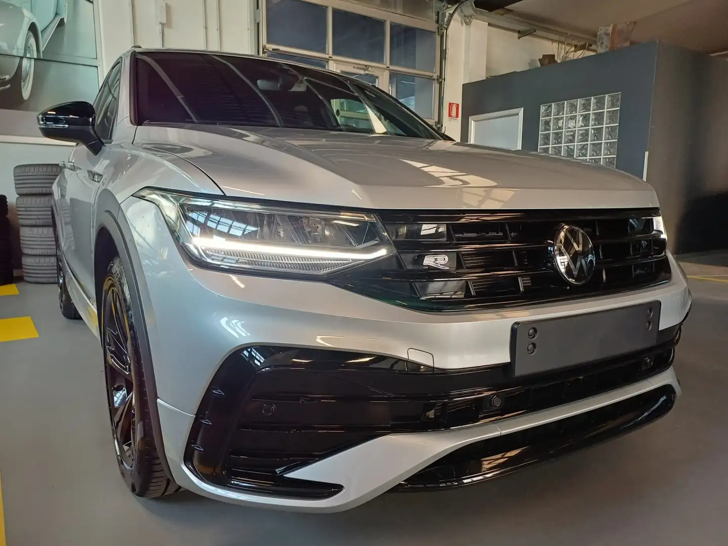 Volkswagen Tiguan 1.5 TSI 150 CV DSG ACT R-Line Argento - 2