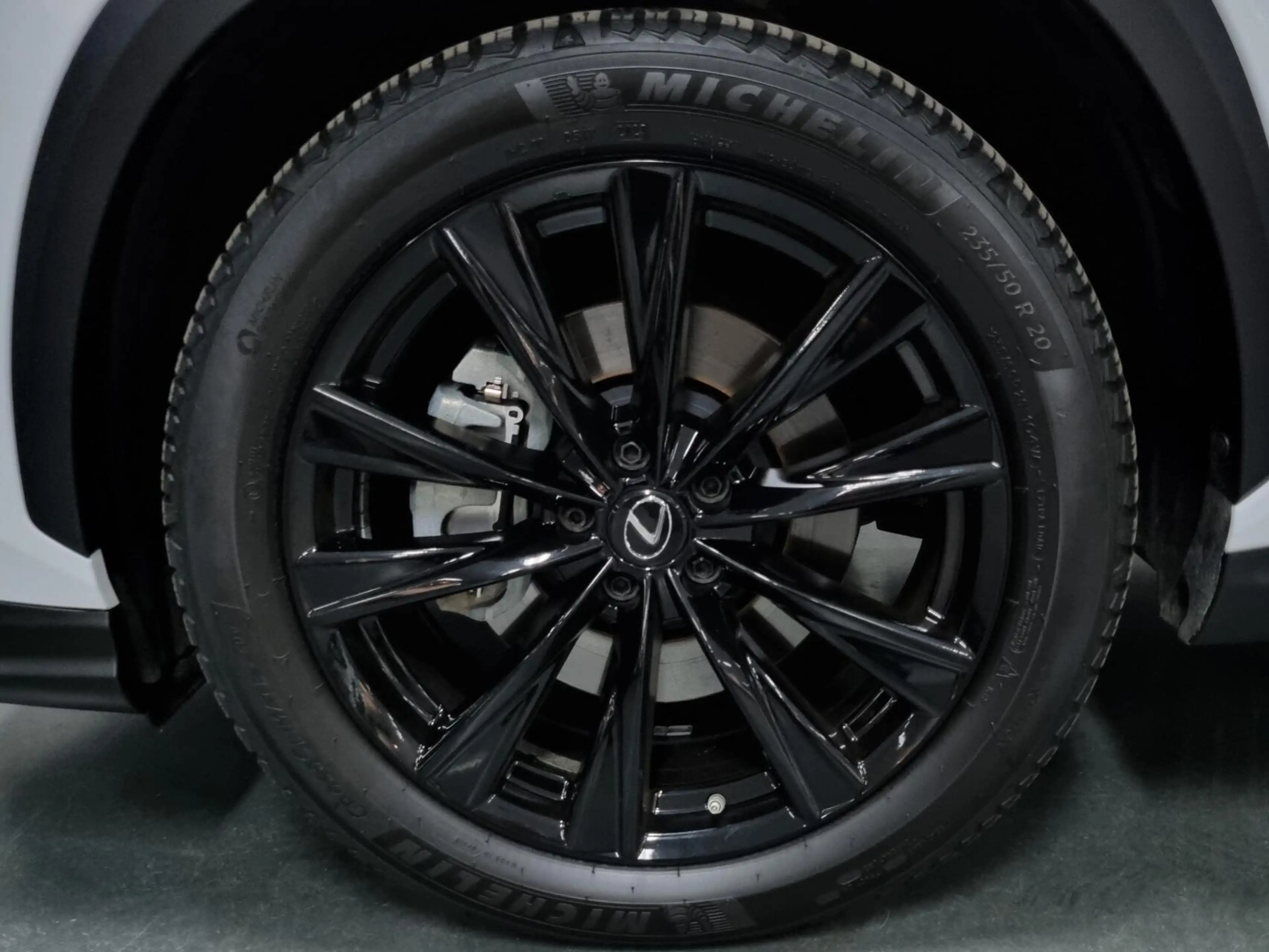 Lexus NX 450h+ AWD F SPORT Line / Trekhaak / Schuif- kanteldak — photo 28
