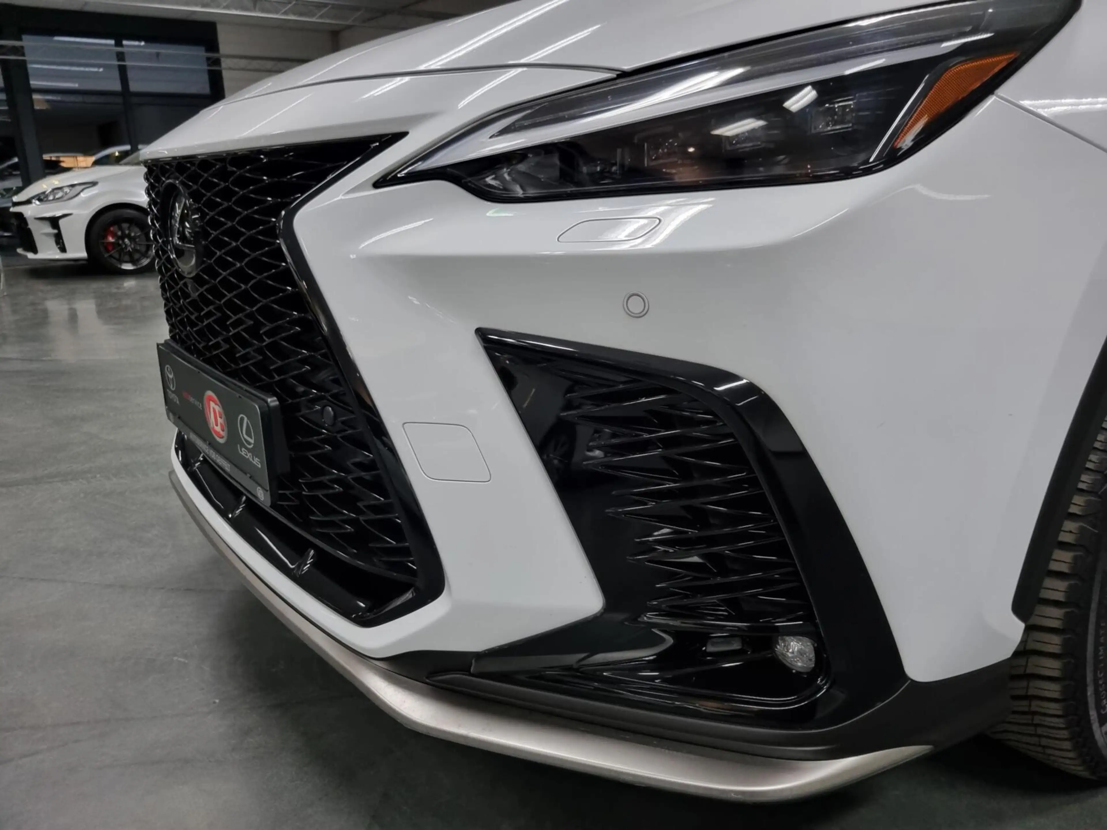 Lexus NX 450h+ AWD F SPORT Line / Trekhaak / Schuif- kanteldak — photo 11