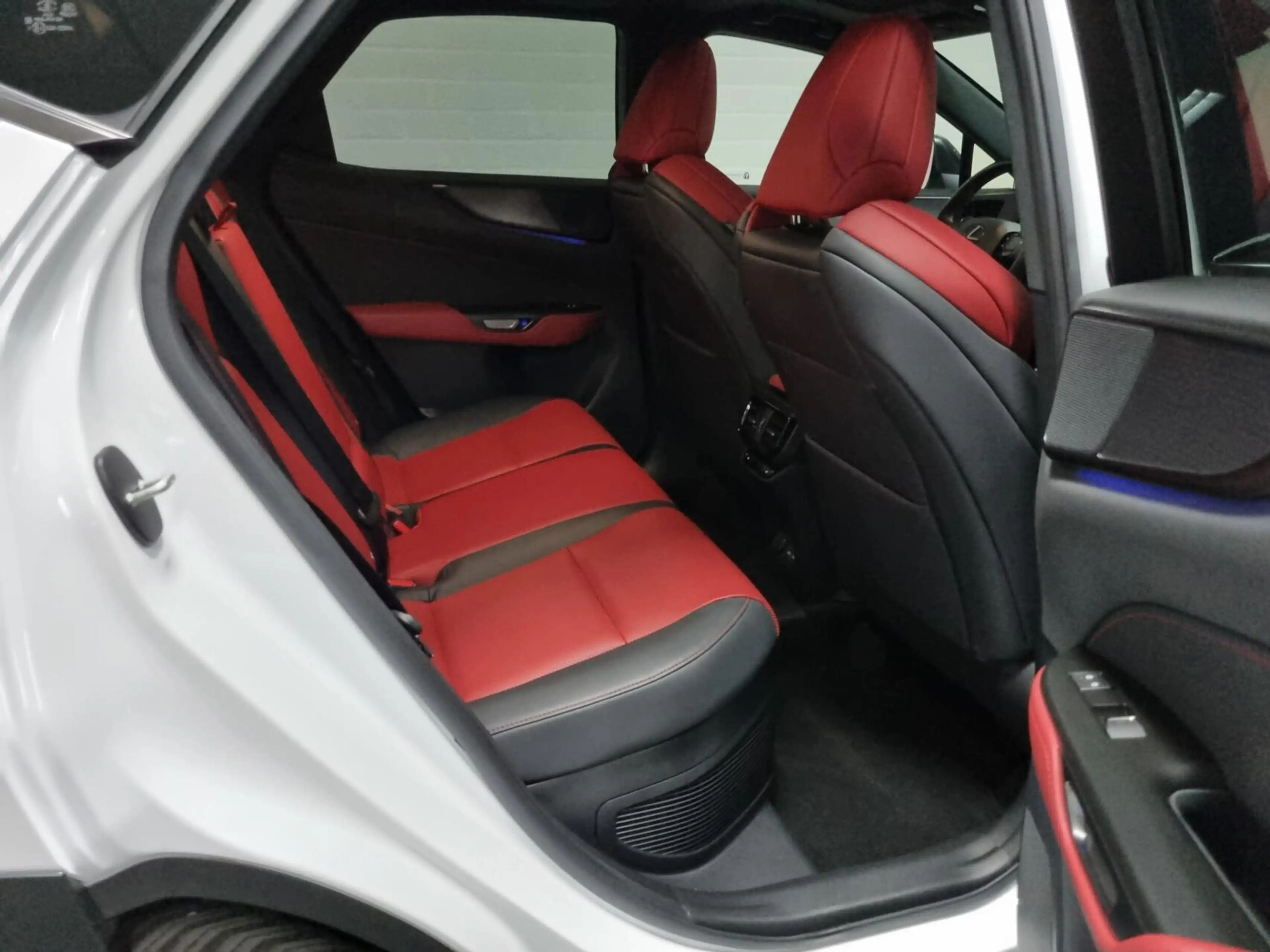 Lexus NX 450h+ AWD F SPORT Line / Trekhaak / Schuif- kanteldak — photo 15