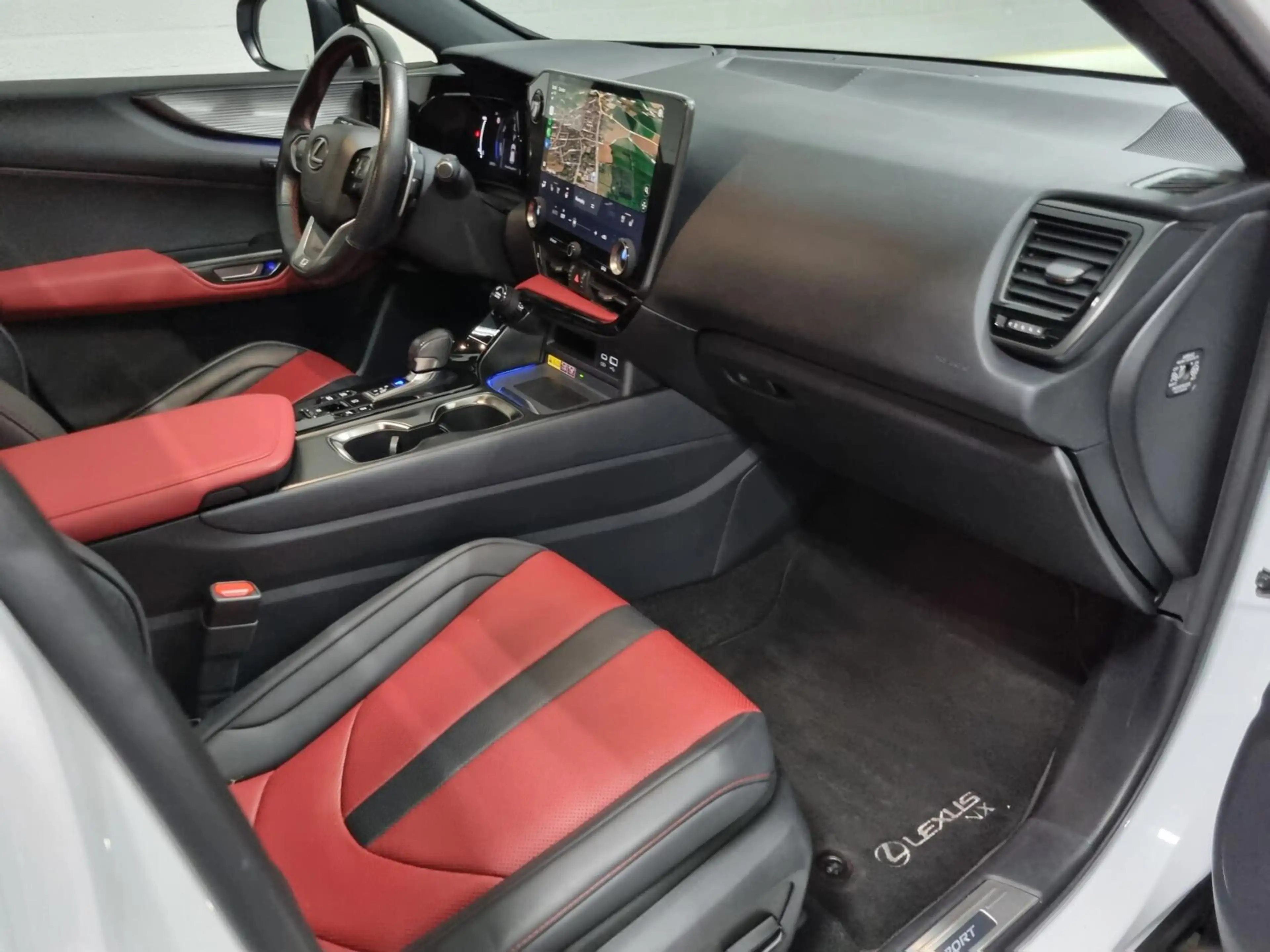 Lexus NX 450h+ AWD F SPORT Line / Trekhaak / Schuif- kanteldak — photo 14