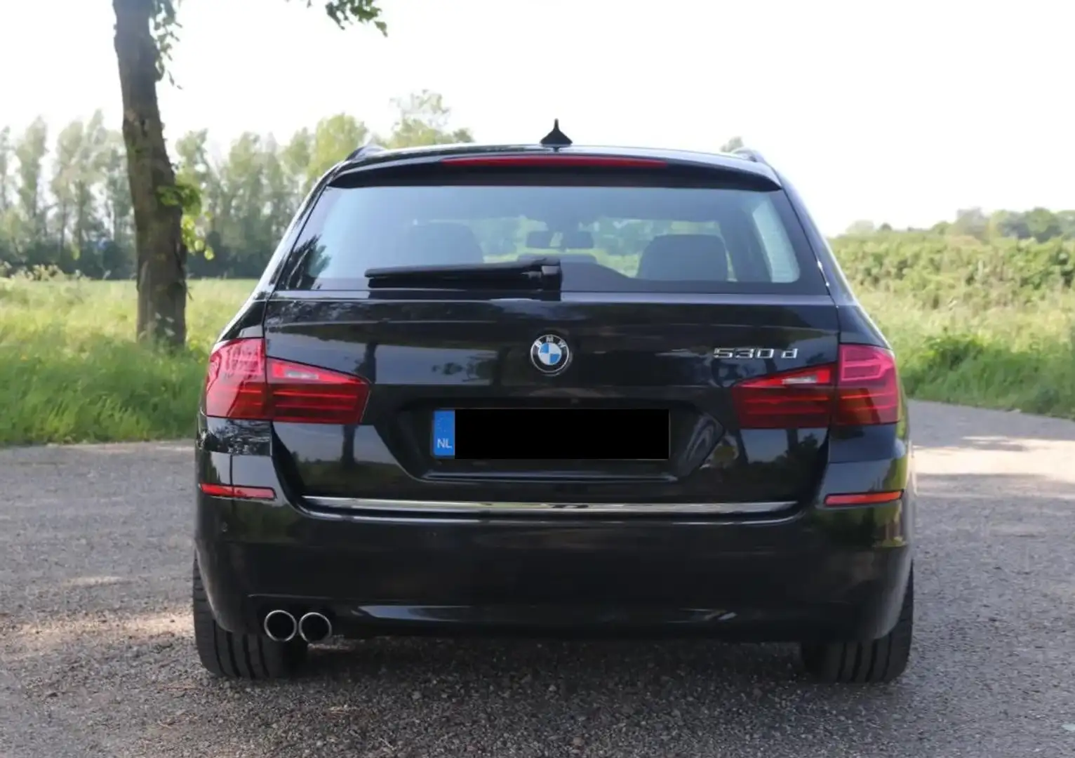 BMW 530 Luxury Ed. Zwart - 2