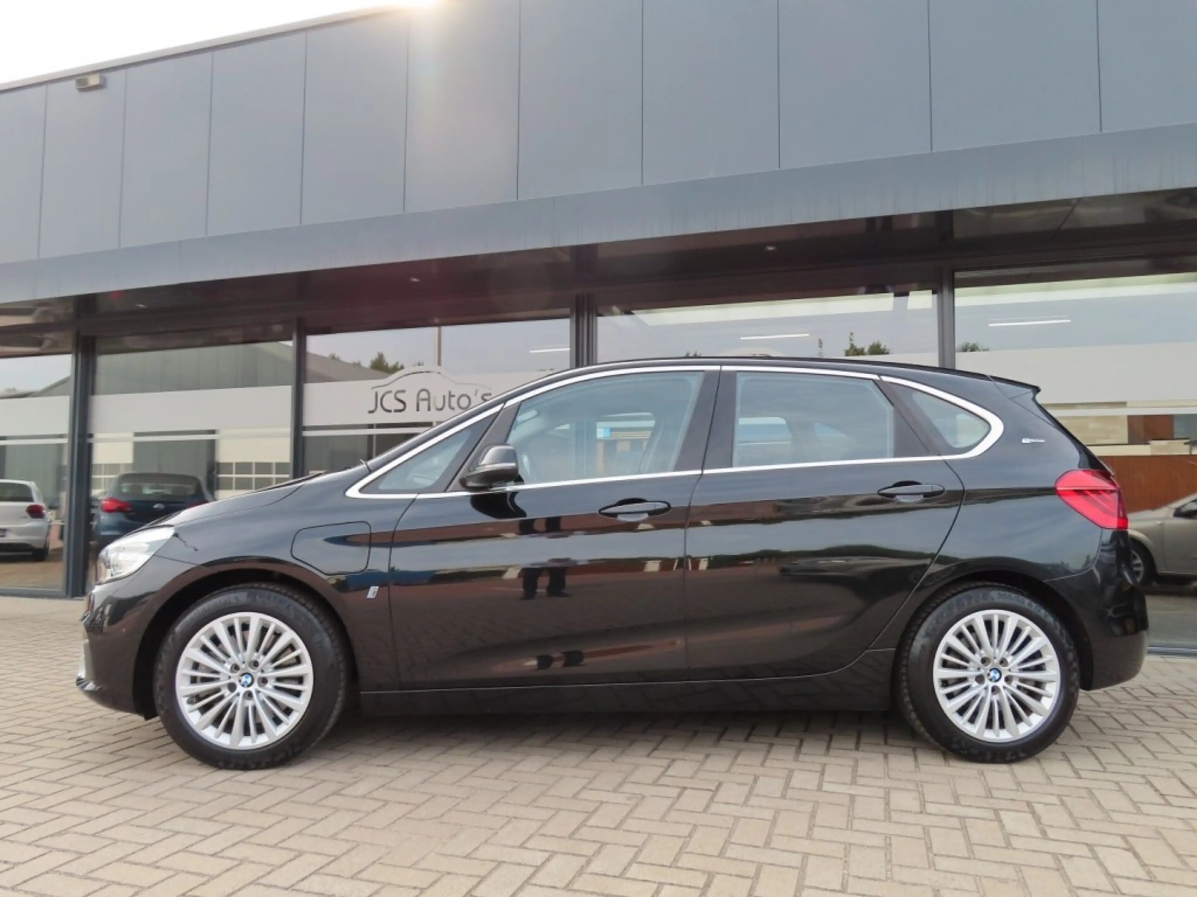 BMW 225 225XE iP High Exe Navi Camera Leder 2x Pdc 2016 — photo 4