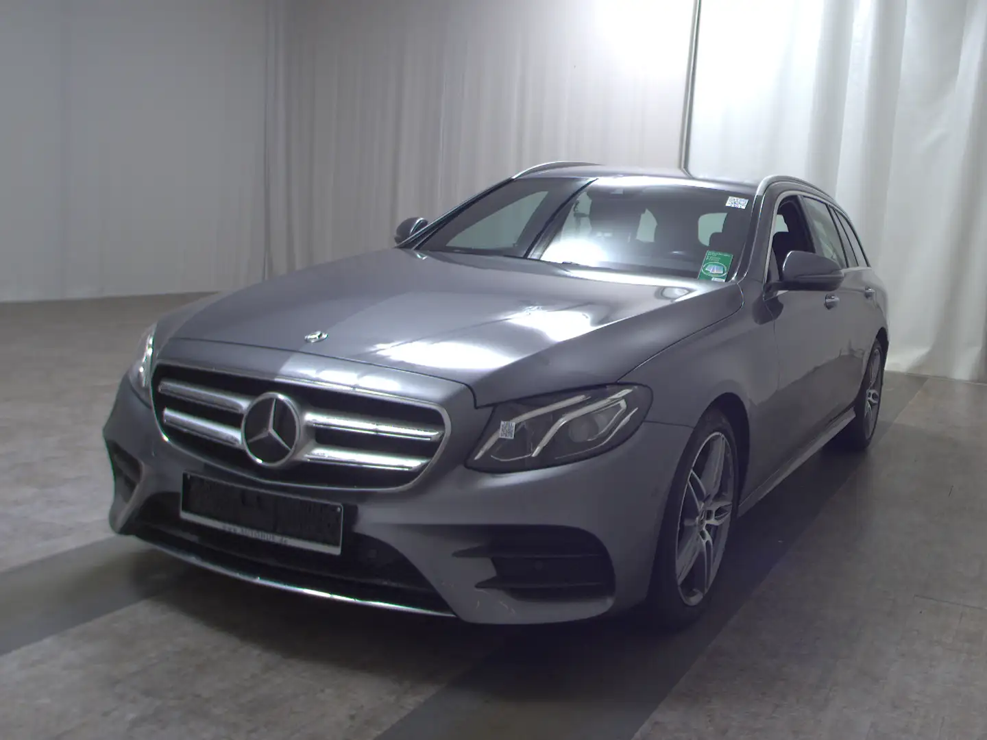 Mercedes-Benz E 400 d 4Matic T AMG Line Navi LED Distronic+ RFK Grau - 2