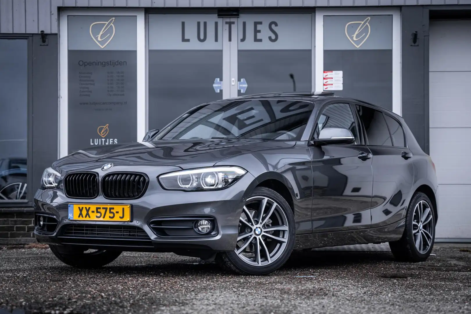 BMW 118 1-serie 118i High Executive AUT8 I Schuifdak I Cam Grijs - 1
