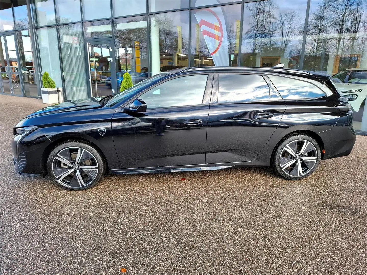 Peugeot 308 SW BlueHDi 130 S&S EAT8 GT Schwarz - 2