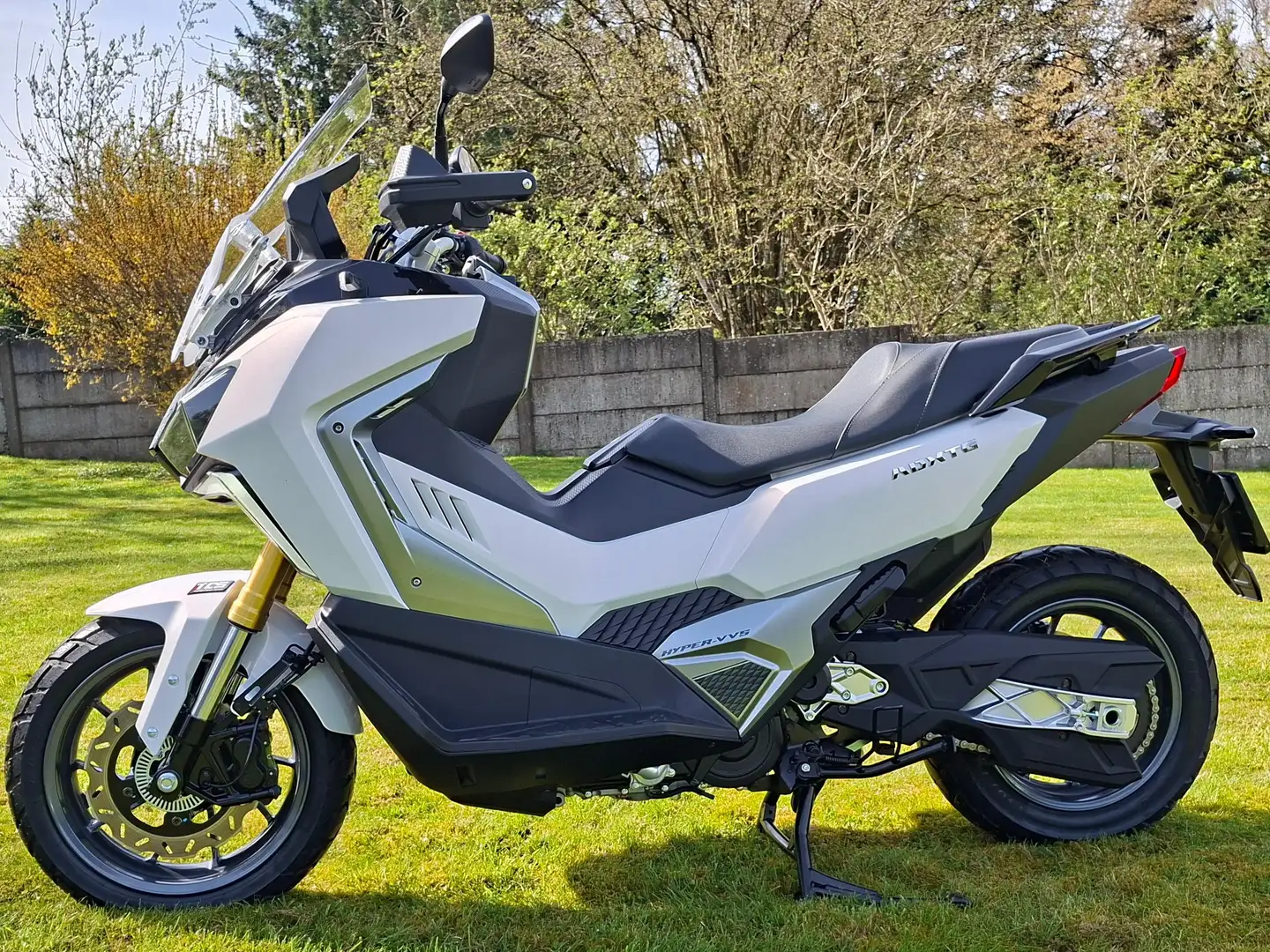 SYM ADX 400 ADXTG 400cc blanc tout juste rodé Blanco - 2