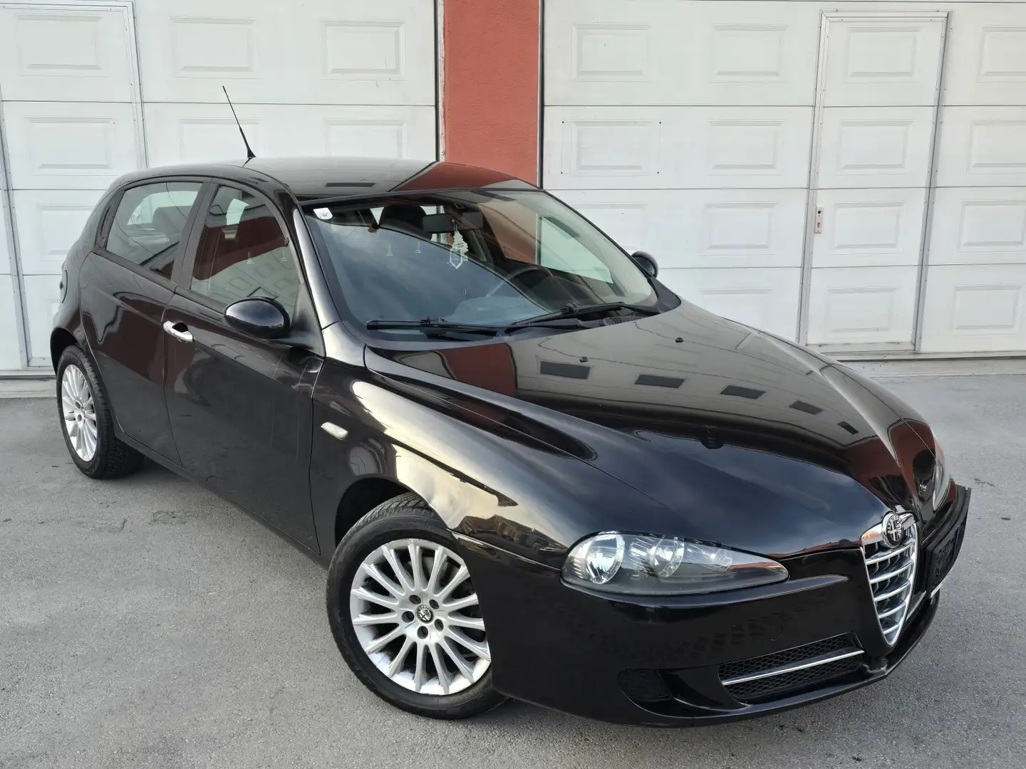 Alfa Romeo 147 Alfa 147 1,6 Twin Spark Distinctive Nero - 2