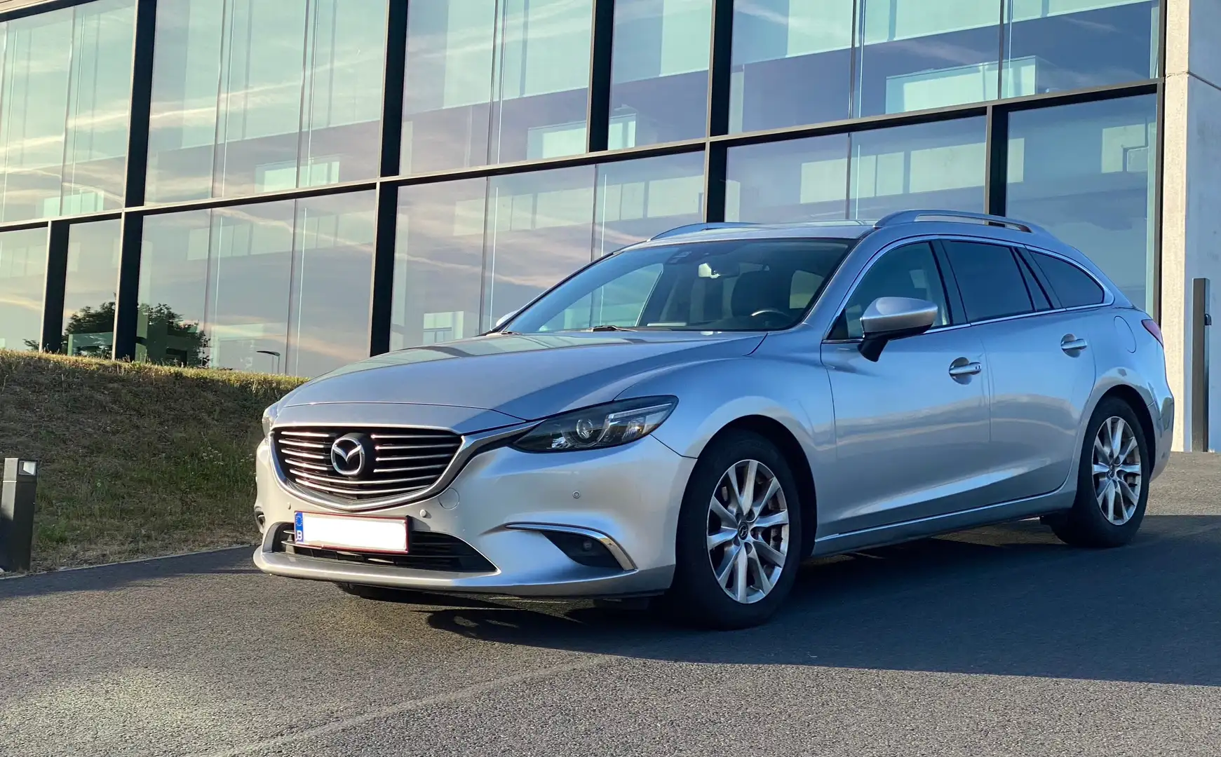 Mazda 6 6 2.2 D 4WD Skydrive Premium Edition Gris - 1