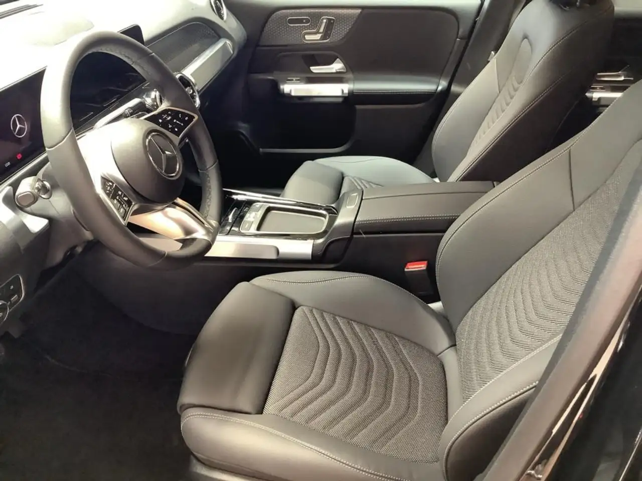 Mercedes-Benz GLB 220 4MATIC PROGRESSIVE+18"+360°-KAMERA+LED 8