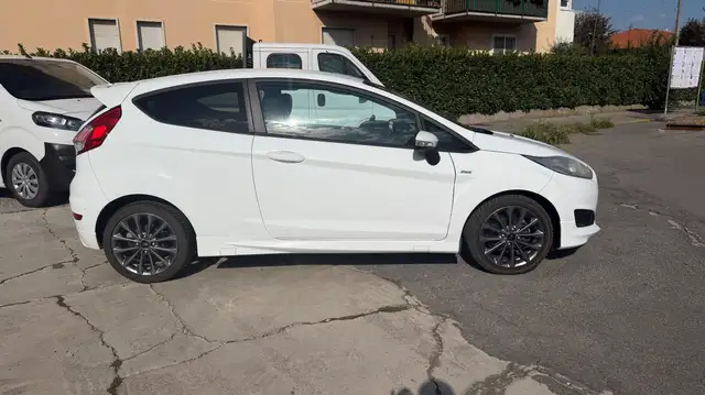 Ford Fiesta view 5