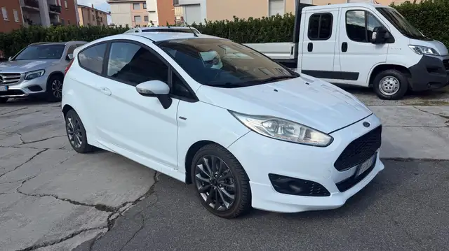 Ford Fiesta view 3