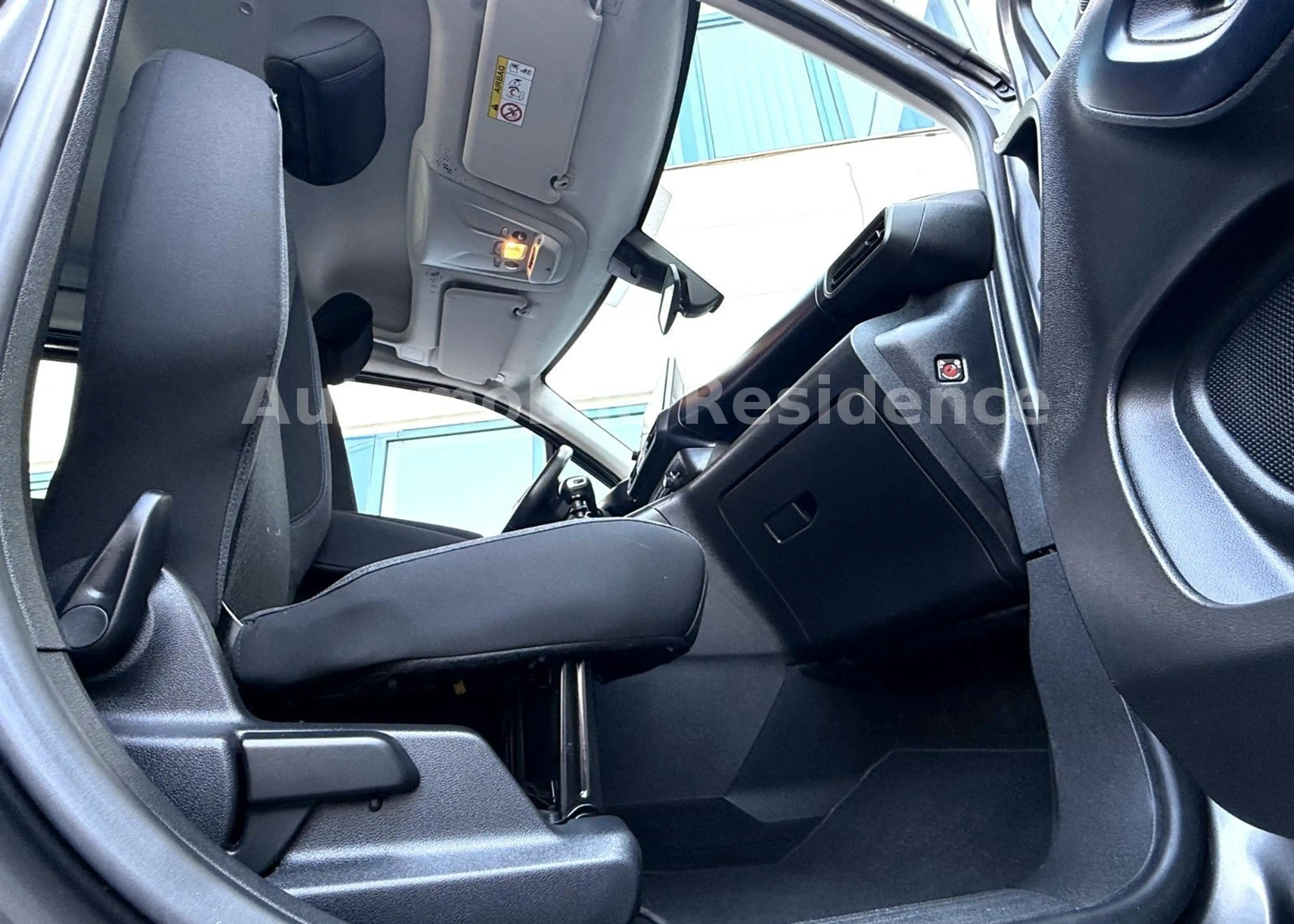 Peugeot Rifter Allure L1 1.2*NAVI*AHK*MFL*TEMP*LED*TOP* — photo 8