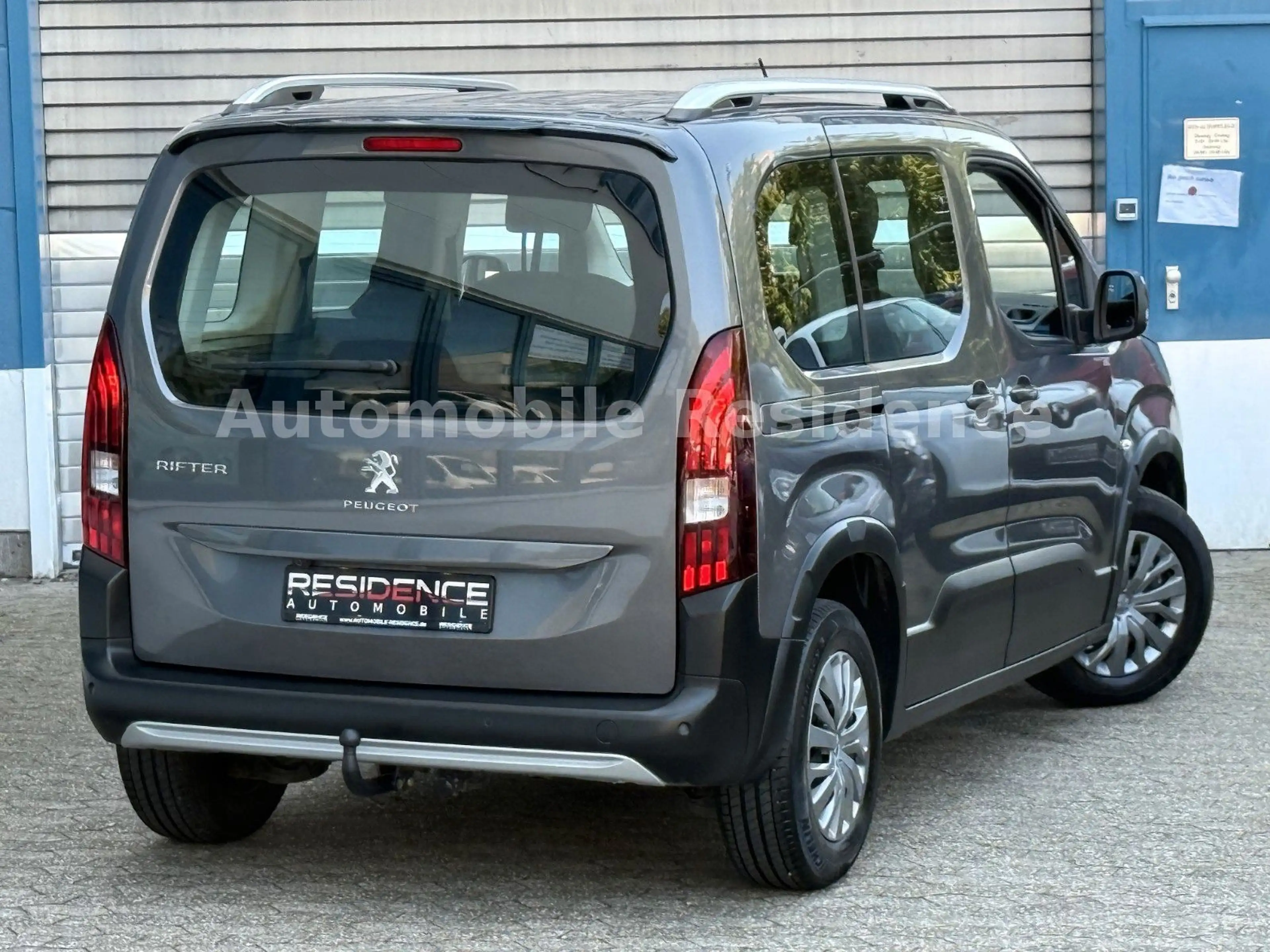Peugeot Rifter Allure L1 1.2*NAVI*AHK*MFL*TEMP*LED*TOP* — photo 4