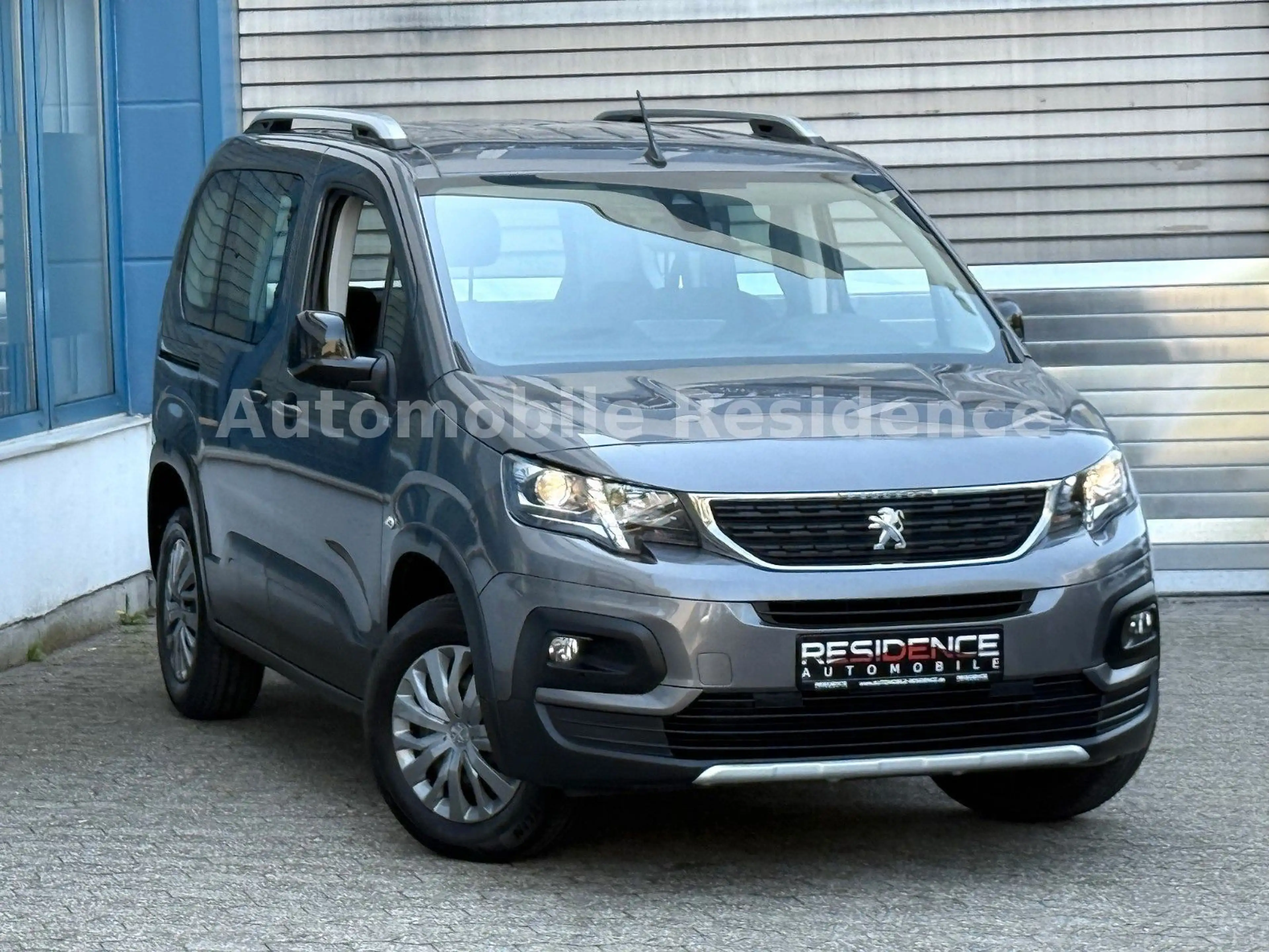 Peugeot Rifter Allure L1 1.2*NAVI*AHK*MFL*TEMP*LED*TOP*